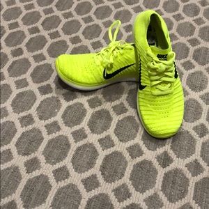 Nike free flyknit youth size 6.5 E